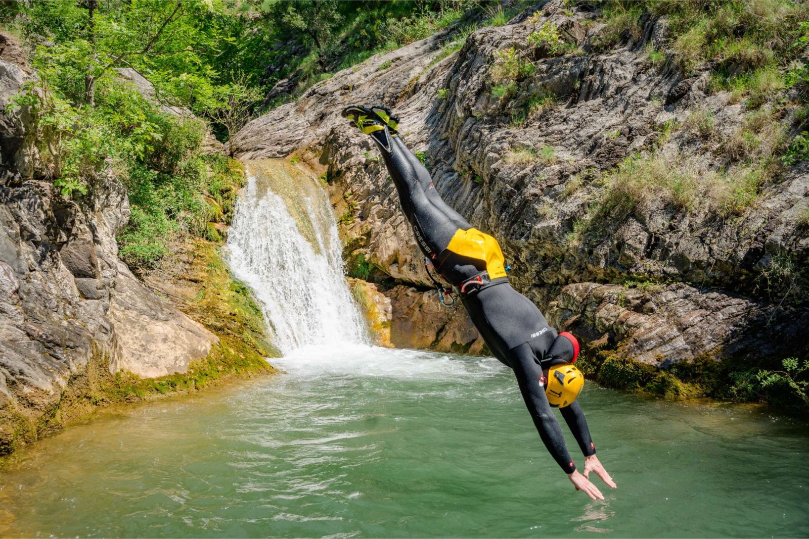 Guide belaying from the base of a waterfall